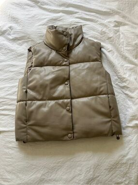 Zara Sleeveless Puffer Vest in Taupe